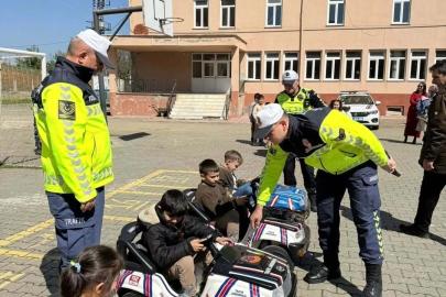 Sinop’ta minikler eğlenerek trafik kurallarını öğreniyor