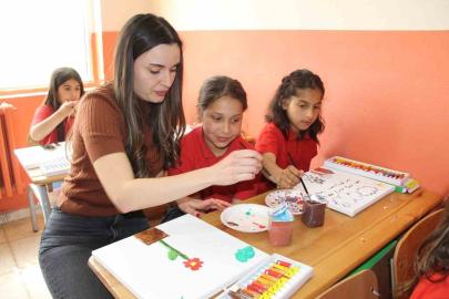 Şırnak’ta çocukların dilekleri 106 balonla gökyüzüne taşındı