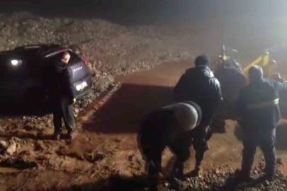 Şırnak’ta fırtına ağılı yıktı: 6 koyun telef oldu