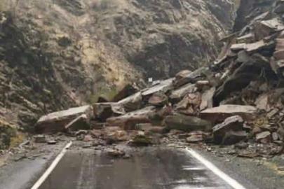 Şırnak’ta heyelan alarmı: Beytüşşebap yolu ulaşıma kapandı