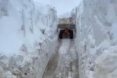 Şırnak’ta karlar arasındaki 2.5 kilometrelik "açık hava tüneli"