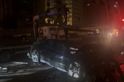 Şişli’de lüks otomobil kaza yaptı: 3 yaralı