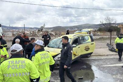 Sivasspor altyapı oyuncularını taşıyan taksi kaza yaptı: 6 yaralı