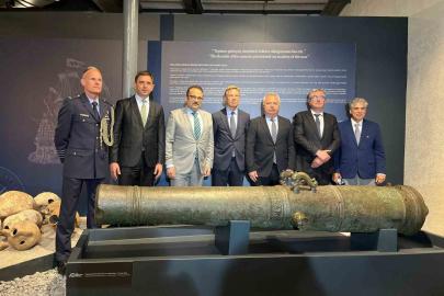 Söküme gelen gemiden 17. yüzyıla ait bronz top çıktı