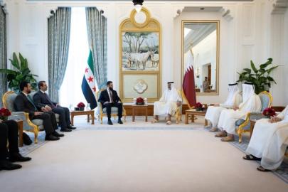 Suriye Devlet Başkanı eş-Şara, Katar Emiri al-Thani ile görüştü
