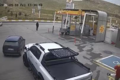 Sürücüsünün el frenini çekmeyi unuttuğu otomobil anayola çıktı