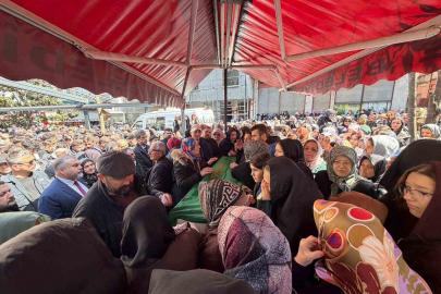 Taciz mağduru genç kız son yolculuğuna gözyaşları ile uğurlandı