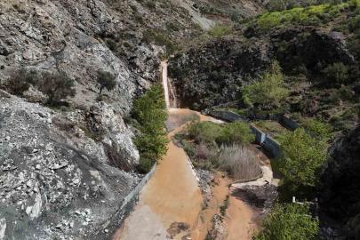Tarihi kuraklıkla yok olan şelale, aşırı yağışlarla yeniden hayat buldu