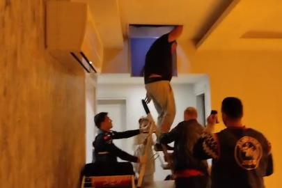 Tavan arasına saklandı jandarmadan kaçamadı