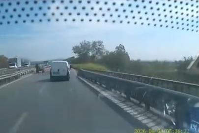 Ters yönden gelen at arabası trafiği tehlikeye attı