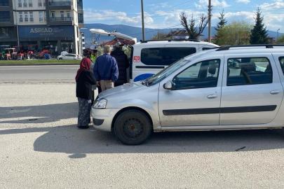 Ters yönden gelen hafif ticari araç motosikletle çarpıştı: 1 yaralı