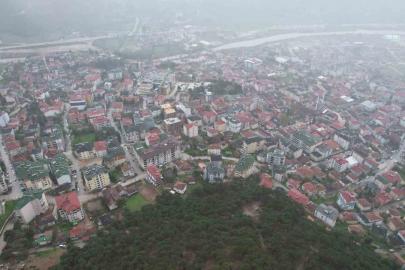 Tokat’ta toprak kayması nedeniyle 13 dairenin tahliye edildiği bölge dron ile görüntülendi