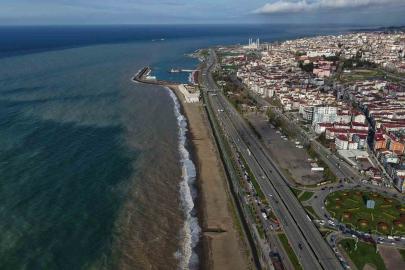 Trabzon’da sahil çamura bulandı