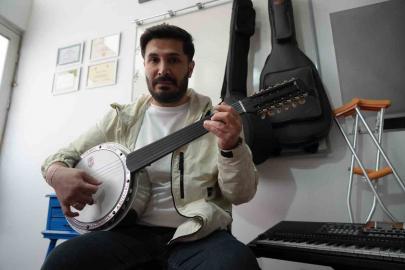 Trafik kazası sonrası engelli kalan genç öğretmenin azmi