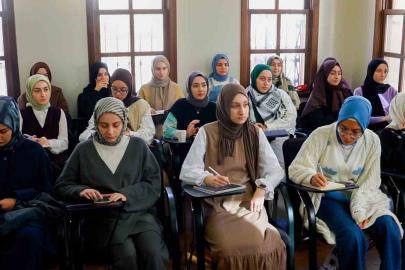 TÜRGEV, Filistin’den gelen 246 genç kıza eğitimde kapı açtı