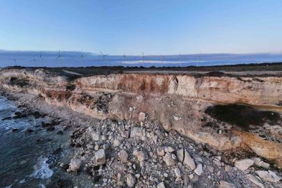 Turizm merkezi Bozcaada’daki Polente Burnu’nda göçük