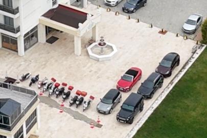 Tutuklu Başkan Yalım’ın sevgilisine aldığı milyonluk otomobil ve diğer araçlar, kayyım atanan otele getirildi