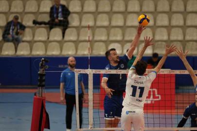TVF Erkekler Voleybol 1. Ligi Yarı Finali: Kocaeli Büyükşehir Belediye Kağıtspor: 4 - Arkasspor: 1