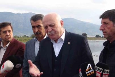 TZOB Genel Başkanı Bayraktar, Manisa’da su altında kalan tarım arazilerini inceledi, destek çağrısı yaptı