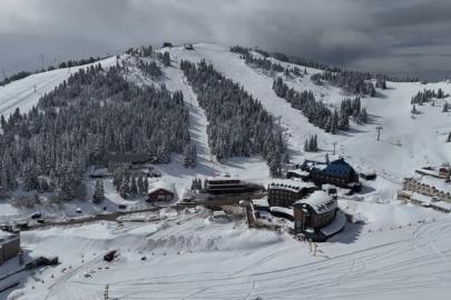 Uludağ’da sezon uzadı nisan ayıyla 2 metre kar var
