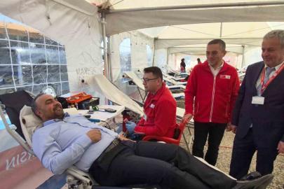 Üniversite öğrencilerinden kan bağış kampanyasına yoğun ilgi