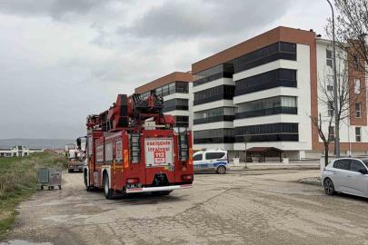 Ütü kaynaklı yangın ekipleri harekete geçirdi