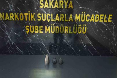 Uyuşturucu baskınında evden el bombası ve havan topu gövdesi çıktı