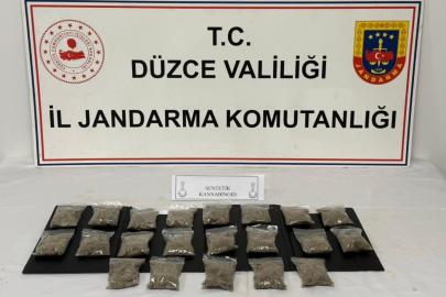 Uyuşturucu maddeleri paketlerken yakalandı
