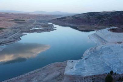 Uzunlu Barajı’nda su seviyesindeki değişim dronla görüntülendi