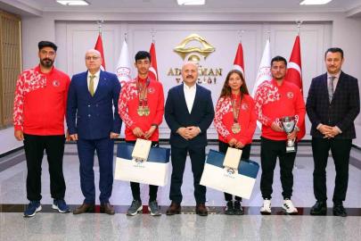 Vali Varol, Balkan şampiyonlarını ödüllendirdi