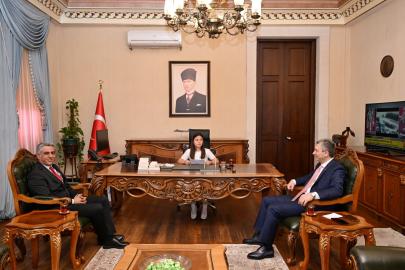 Valilik makamını temsili devralan Nazenin: "Savaşların değil oyunların konuşulduğu bir gelecek için barış çağrımızı yineliyoruz"