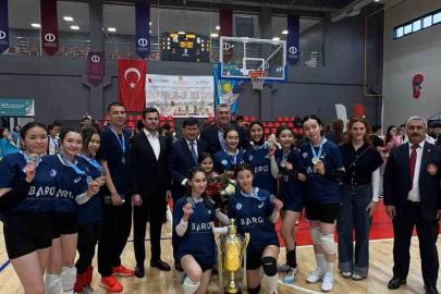 Voleybol turnuvasında Kazakistanlı öğrenciler şampiyon oldu.