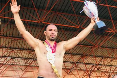 Yağlı Pehlivan Güreşlerinin efsane ismi Ali Gürbüz, Kepez Belediyesi’nde