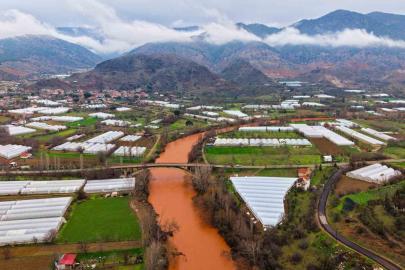 Yağmur sonrası Sakarya Nehri’nin rengi değişti