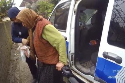 Yağmurda zor anlar yaşayan vatandaşa zabıtadan şefkat eli