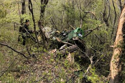 Yakakent’te traktör devrildi, sürücü yaralandı