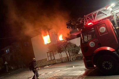 Yanan evde dumandan etkilenen iki çocuk hastaneye kaldırıldı