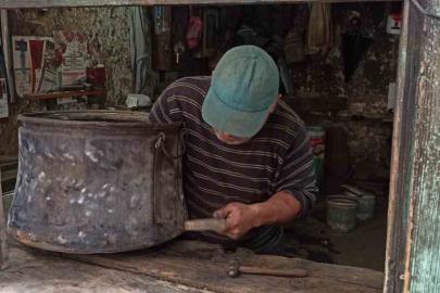 Yarım asırlık son kalay ustası teknolojiye direniyor