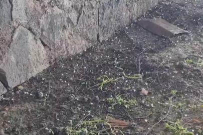 Yavuzeli’nde nohut büyüklüğünde dolu yağdı