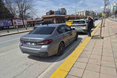 Yaya geçidinin önünde maddi hasarlı kaza