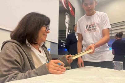 Yazar Latife Tekin, İzmir’de lise öğrencileriyle buluştu