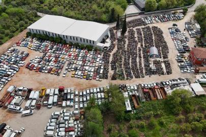 Yediemin otoparkları araç mezarlığına döndü, milyonluk araçlarla hurdaya dönenler aynı alanda sahiplerini bekliyor