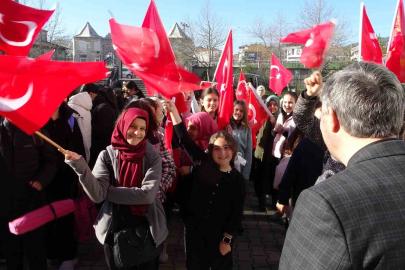 Yeni haftaya bayrak, vatan, milli ve manevi değerler anlatılarak başladı