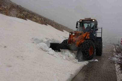 Yoğun kar nedeniyle kapalı olan Nemrut Dağı yolu açılıyor