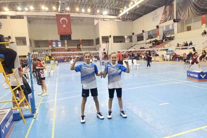 Yunusemre’nin altın kızları Türkiye üçüncüsü oldu