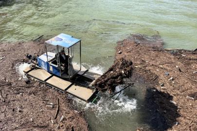 Yüzde 100 doluluğa ulaşan Yuvacık Barajı’ndan 9 kamyon atık çıkarıldı