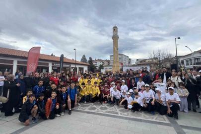 Yüzlerce kişi sağlıklı yaşama dikkat çekmek için yürüdü