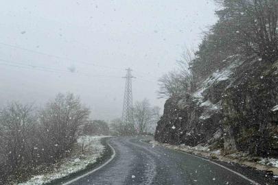 Zigana Dağı’nın yüksek kesimlerinde Nisan ayının ortasında lapa lapa kar süprizi