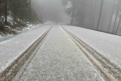 Zorkun Yaylası’nda dolu etkili oldu, çevre beyaza büründü