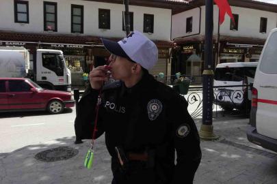 15 yıldır evinde polis üniformasıyla gezen Mert’in polis olma hayali gerçek oldu